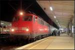 DB AutoZug 115 350-1 kommt �berp�nktlich mit dem D 445 nach Kiev Pass (N�chtliches in Berlin Lichtenberg 07.10.2009)