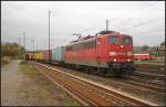 Der Tf von DB Schenker 151 070-0 war ziemlich frech, aber das war nur Spa� auf beiden Seiten (gesehen Bebra 14.10.2010)    Update: Mit Fristablauf in Bremen z