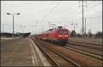 DB Regio 112 186 mit dem umgeleiteten RE3 nach Schwedt (Oder) am 03.04.2013 in Berlin Sch�nefeld Flughafen