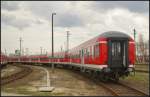 In Cottbus standen am 18.04.2013 auf den Au�engleisen des Betriebswerks eine Reihe von Bn-Wagen von DB Regio abgestellt (fotografiert von Weg)