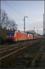 DB Schenker 185 071 und 185 042 mit Falns-Wagen am 10.02.2014 in der Berliner Wuhlheide