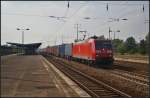 DB Schenker 185 150-0 mit einem Container-Zug am 07.09.2014 durch den Bahnhof Berlin Sch�nefeld Flughafen