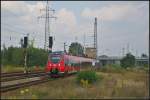 DB Regio 442 327 bei der Einfahrt als RE7 W�nsdorf-Waldstadt auf Gleis 3 im Bahnhof Berlin Sch�nefeld Flughafen