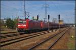 DB Schenker 185 068-4 und 185 067 mit Falns in Berlin Sch�nefeld Flughafen, 20.04.2015