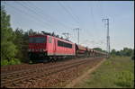 DB Cargo 155 157-1 fuhr mit einem Erzzug am 19.05.2017 durch die Berliner Wuhlheide (Standort öffentlich zugänglich)