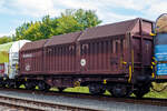 Vierachsiger Drehgestell-Flachwagen mit verschiebbaren Teleskophauben fr Coiltransporte, 31 81 4665 333-5 A-RCW, der Gattung Shimmns, der Rail Cargo Wagon - Austria GmbH (ein Unternehmen der BB),