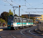 ViP 153 und 253 zwei gekoppelte Tatra KT4D-MCG Einrichtungs-Kurzgelenktriebwagen der Verkehrsbetrieb Potsdam GmbH fahren am 19.09.2018, als Linie 93 über die Lange Brücke in Potsdam in