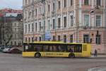 Die Hauptstadt der Ukraine Kiew hat einen sehr interessanten Nahverkehr.
Manche O-Busse, wie hier dieser LAZ Bus nahe der Kathedrale unterwegs weisen
eine bei uns in Deutschland unbekannte Bauart auf. Das eigenwilliges Heck 
dieses Busses fllt sofort im Straenverkehr auf. 