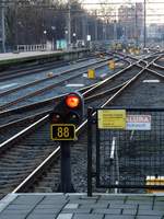 Zwergsignal Nummer 88 Gleis 4a Amsterdam Centraal Station 30-12-2019.