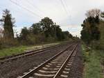 Gleise richtung Wesle. Bahnbergang Frietenweg, Hamminkeln 03-11-2022.

Spoor gezien naar de richting van Wesel. Overweg Frietenweg, Hamminkeln 03-11-2022.