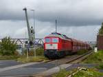 DB Cargo Diesellok 232 908-4 Bahnbdergang Dachsstrasse, Duisburg 14-09-2017.