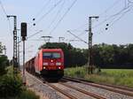 DB Cargo Lokomotive 185 392-8 bei Bahnbergang Devesstrae, Salzbergen 03-06-2022.