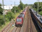 Bahnlogistik24 Lokomotive 482 046-0 (91 85 4482 046-0 CH-IRSI) mit zwei Loks der Baureihe 120 .