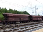 Falrrs 153 Offener Drehgestell-Schttgut-Wageneinheit fr den Erztransport mit Nummer 81 80 D-DB 6861 579-3 und Aufschrift  Railion  Rangierbahnhof Gremberg, Porzer Ringstrae, Kln 20-05-2016.