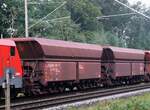 Falrrs 153 Offener Drehgestell-Sch�ttgut-Wageneinheit f�r den Erztransport mit Nummer 82 80 D-DB 6861 039-7 bei Bahn�bergang Haagsche Strasse, Emmerich am Rhein 19-09-2024.

Falrrs 153 zelflosser eenheid met nummer 82 80 D-DB 6861 039-7 bij overweg Haagsche Strasse  Emmerich 19-09-2024.