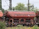 Tds-z DB Cargo Zweiachsiger Schttgutwagen mit Schwenkdach und dosierbarer Schwerkraftentladung mit nummer 21 RIV 80 D-DB 0721 187-1 Gterbahnhof Oberhausen West Deutschland 18-08-2022.