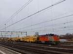 RTS Rail Swietelsky Rail Benelux diesellocomotief 92 84 2275 101-8 NL-ATLU mit Bauzug Bahnhof Amersfoort Centraal 20-02-2024.

RTS Rail Swietelsky Rail Benelux diesellocomotief 92 84 2275 101-8 NL-ATLU met werktrein station Amersfoort Centraal 20-02-2024.