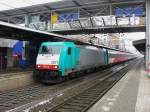 NMBS TRAXX Lok 2801 mit Intercity Brussel-Amsterdam hat Einfahrt auf Gleis 1 in Dordrecht am 02-12-2010.