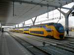 8729 als Intercity auf Gleis 6 in Rotterdam Centraal Station am 30-03-2011.