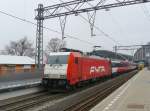 NS Hispeed TRAXX locomotief E186 116 volledig nummer 91 84 1186 116-7 met Fyra trein spoor 15 Amsterdam Centraal Station 10-04-2013.