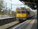 NS Lok 1759 mit ICR-Wagen Gleis 3 in Deventer 28-11-2013.