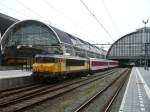 Lok 1774 mit EN 456 auf Gleis 7 Amsterdam Centraal Station 04-06-2014.