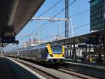 NS SNG Triebzug 2342, 2315 und 2744 Gleis 4 Utrecht Centraal Station  18-06-2025.