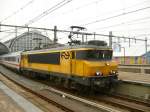 NS Lok 1767 mit IC 145 nach Berlin auf Gleis 10 Amsterdam Centraal Station 25-09-2013.