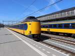 NS ICM Triebzug 4230 und 4067 Gleis 2 Amersfoort Centraal 08-04-2025.