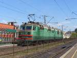 UZ loc VL80-776 bei geschlossen Haltestelle an der Prospekt Viacheslava Chornovola, Lviv 08-09-2016.