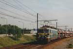 NMBS 2334 durchfahrt mit ein PKW-Ganzzug Antwerpen-Luchtbal am 10 Juni 2006.