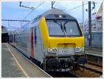 Steuerwagen (NMBS/SNCB 65043) voraus steht dieser Zug am 02.08.2009 im Bahnhof Ostende (Oostende) zur Ausfahrt bereit.