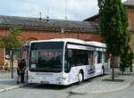 (251'070) - Reicheneder, Wallersdorf - DGF-RR 144 - Mercedes am 5. Juni 2023 beim Bahnhof Landau