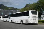 (288'721) - Nordlandsbuss, Bod� - Nr. N3233/YT 75'217 - Volvo am 16. Juni 2026 in Svolvaer, Sentrum Lofotgata