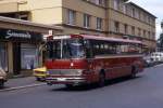 Setra/246510/setra-s-140-bahnbus-der-deutschen Setra S 140 Bahnbus der Deutschen Bundesbahn ist hier am 4.7.1988
am Bahnof Gieen unterwegs.