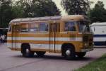 Kleinbus STAR am 20.5.1990 am Park in Sanssouci zur Zeit der damaligen DDR.
