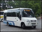 Iveco Kleinbus der Kraftverkehrsgesellschaft mbH Ribnitz-Damgarten in Stralsund.
