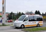 Kleinbus MERCEDES BENZ Sprinter von WINTER Reisen aus Niedersterreich am 28.4.2013 in Krems unterwegs.