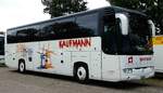 Reisebus des Busunternehmens KAUFMANN von Wauwill aus der Schweiz steht auf dem Busparkplatz der Veterama 2017 in Mannheim, Oktober 2017