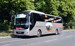 MAN Lion's Coach silber Lackierung, von Lassak-Reisen aus Bautzen, Sachsen bei der Bus Demo in Berlin am 17.Juni 2020.