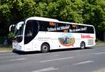 MAN Lion's Coach weiße Lackierung, von Lassak-Reisen aus Bautzen, Sachsen bei der Bus Demo in Berlin am 17.Juni 2020.