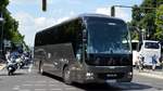 MAN Lion's Coach in Industriegrau Mit Heckverzierung von Hagemeier Reisen aus Zeuthen, Brandenburg bei der Bus Demo in Berlin am 17.06.2020.