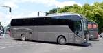 MAN Lion's Coach in Industriegrau Mit Heckverzierung von Hagemeier Reisen aus Zeuthen, Brandenburg bei der Bus Demo in Berlin am 17.06.2020.