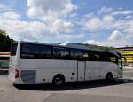 Mercedes Tourismo von Eichler Reisen aus Ungarn im Juni 2015 in Krems gesehen.