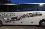 Schne Darstellung der Busentwicklung bei Gansberger am Mercedes Tourismo von Gansberger Reisen aus Niedersterreich im Krems gesehen.