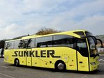 Mercedes Tourismo von Sunkler Reisen aus sterreich in Krems gesehen.