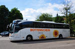Mercedes Tourismo von Bottenschein Reisen aus der BRD in Krems gesehen.