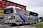 Mercedes Tourismo von GLAS Reisen aus Obersterreich in Krems gesehen.
