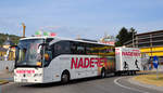 Mercedes Tourismo von Naderer Reisen mit Radanhänger in Krems.