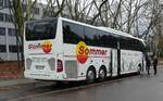 MB tourismo vom Busunternehmen SOMMER steht am HBF Karlsruhe im Dezember 2018
